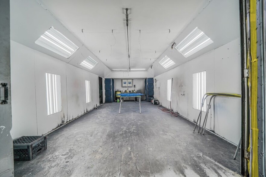 More Photos Of 3231 SE Slater St, Stuart Warehouse For Sale