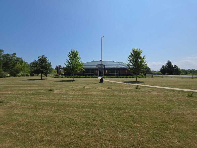 More Photos Of 4493 Walden Ave, Lancaster Office For Sale