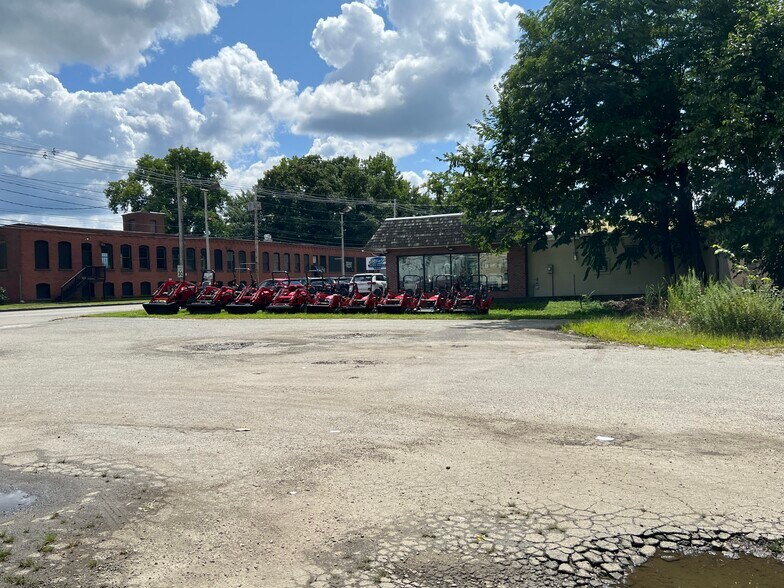 More Photos Of 915 Main St, Holyoke Convenience Store For Sale