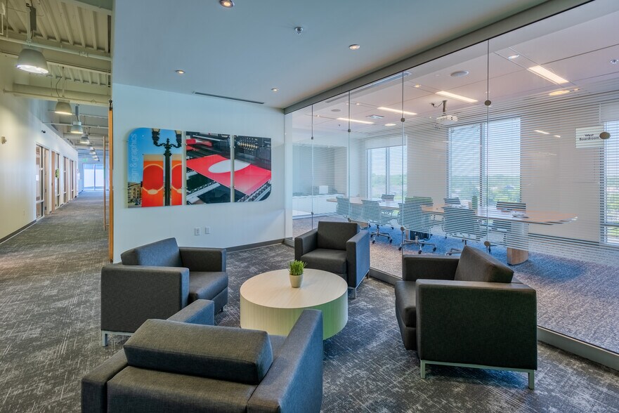 More Photos Of 10130 Perimeter Pky, Charlotte Office For Lease