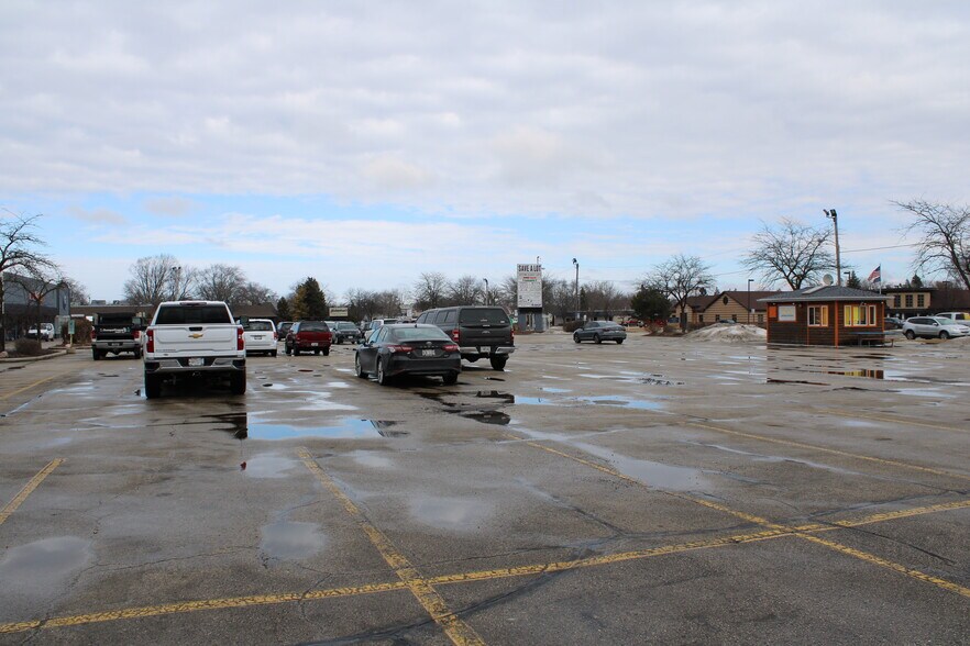 More Photos Of 784-824 S Main St, Fond Du Lac Unknown For Sale