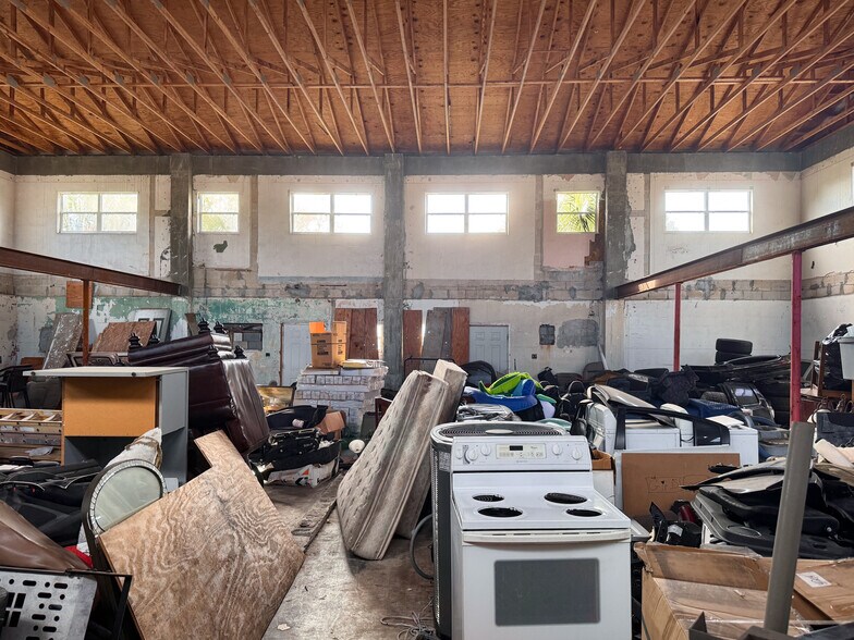 More Photos Of 701 W King St, Cocoa Warehouse For Sale