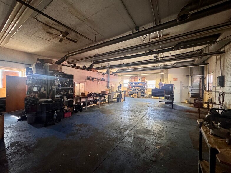 More Photos Of 205 W Main St, Bushnell Industrial For Sale