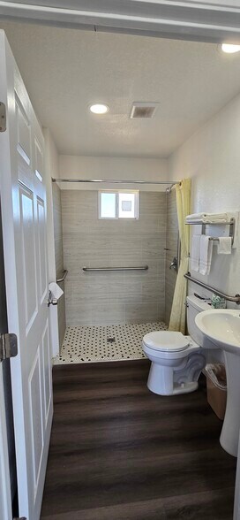 More Photos Of 2128 State Highway 58 Business Route E, Mojave Hotel For Sale