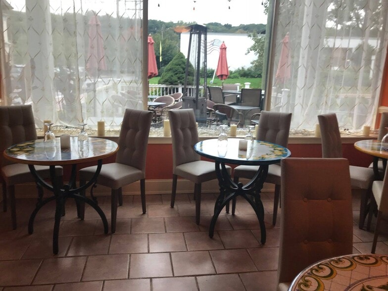 More Photos Of 142 Old Ridgefield Rd, Wilton Storefront For Lease