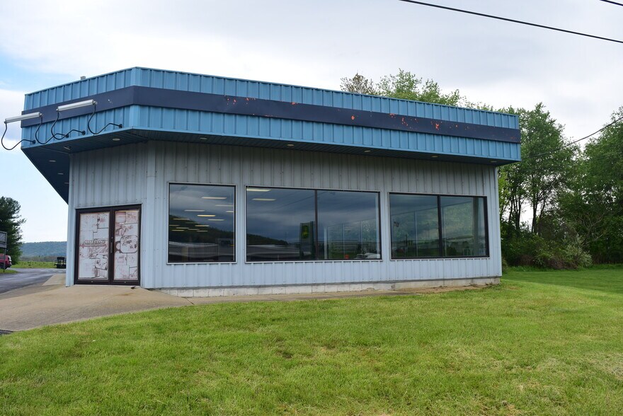More Photos Of 2013 General Potter Hwy, Centre Hall Showroom For Sale