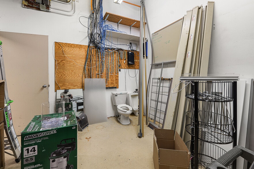 More Photos Of 254 Winnebago Dr, Fond Du Lac Office For Sale