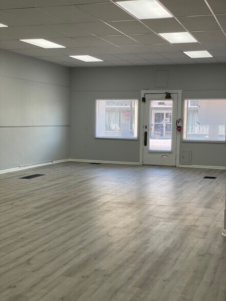 More Photos Of 1310 Central Ave, Middletown Storefront Retail Office For Lease