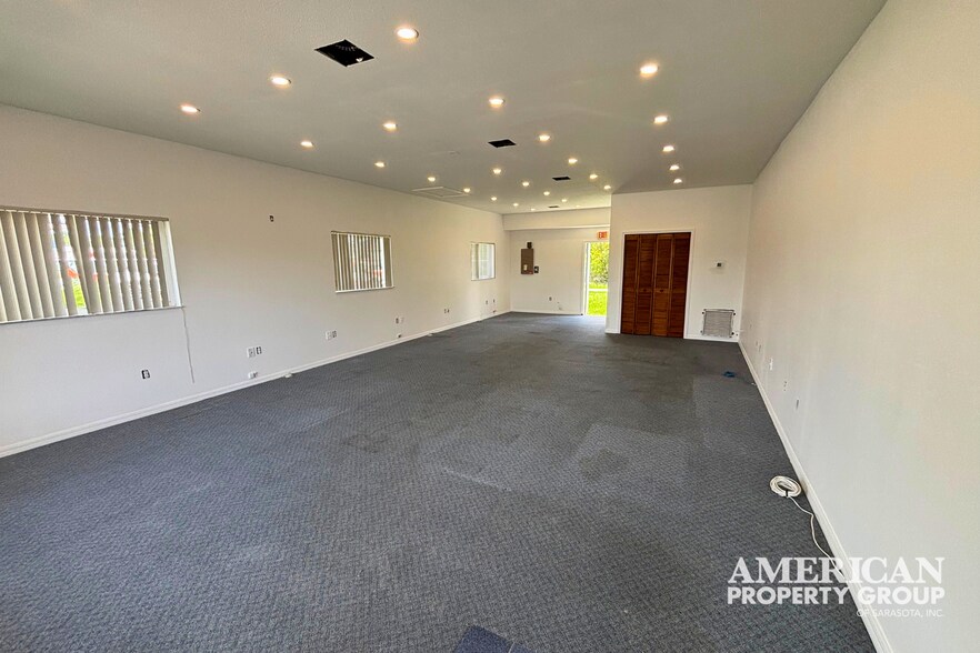 More Photos Of 8264 Wiltshire Dr, Port Charlotte Office Residential For Lease