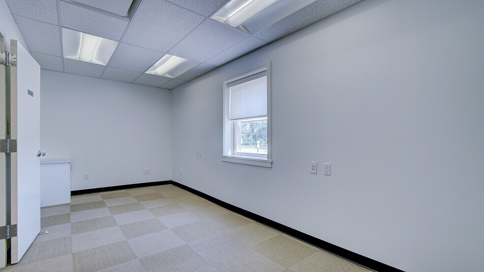 More Photos Of 2 Kings Hwy, Middletown Medical For Lease