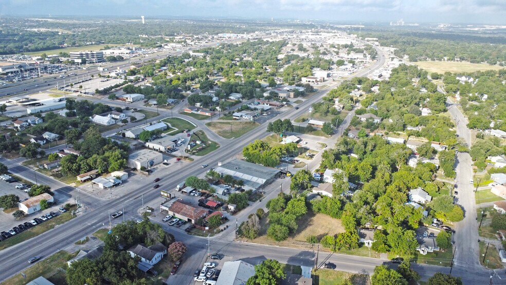 More Photos Of 962 S Castell Ave, New Braunfels Land For Sale