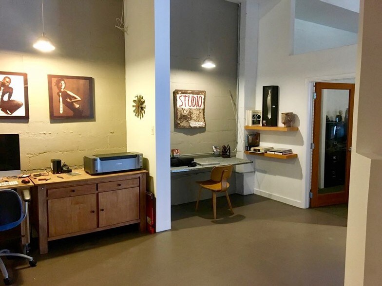More Photos Of 1935 1st Ave S, Saint Petersburg Office For Lease