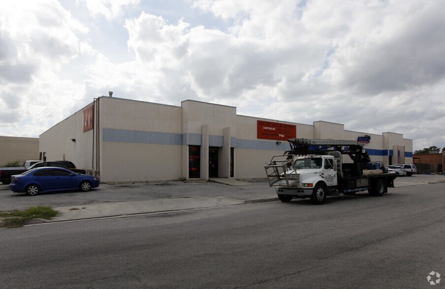 More Photos Of 2410 Boardwalk St, San Antonio Light Distribution For Lease