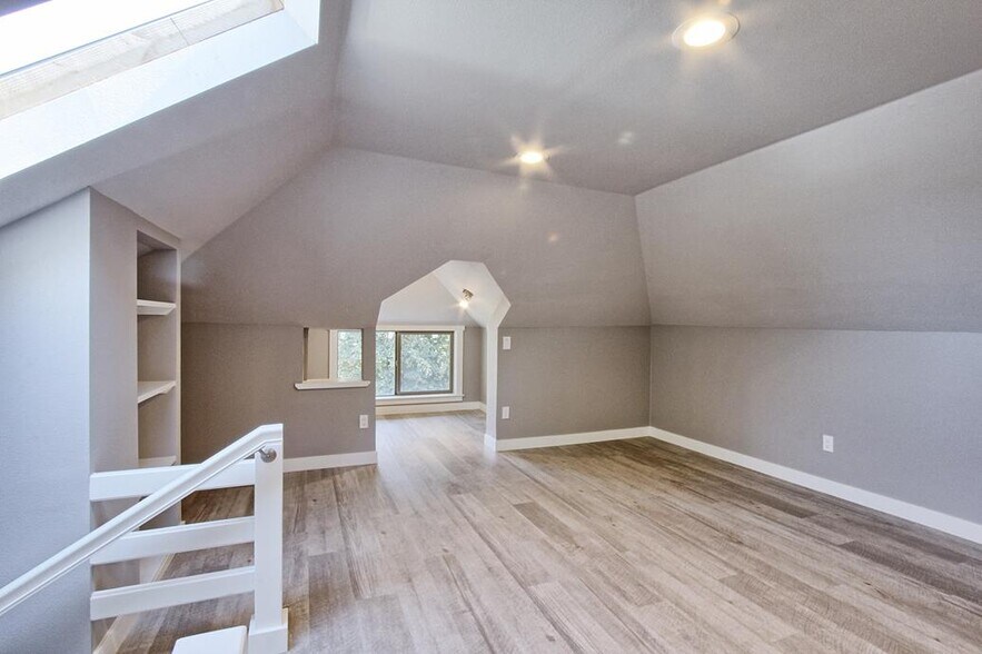 More Photos Of 215 NE 30th Ave, Portland Multifamily For Sale