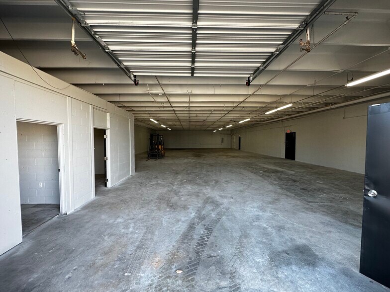 More Photos Of 2 Alva St, Greenville Warehouse For Lease