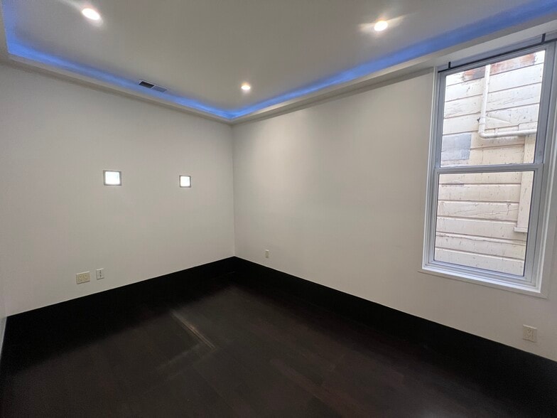 Primary Photo Of 506-508 14th St, San Francisco Storefront Retail Residential For Lease