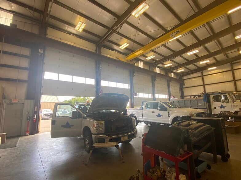 More Photos Of 1100 S Eastern Ave, Oklahoma City Light Manufacturing For Sale