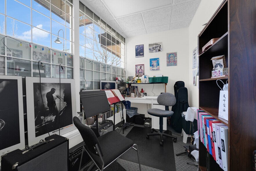 More Photos Of 1333-1335 Johnston Rd, White Rock Storefront For Sale
