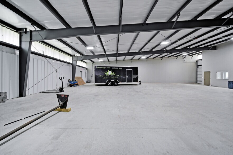 More Photos Of 12155 Cutten Rd, Houston Warehouse For Lease