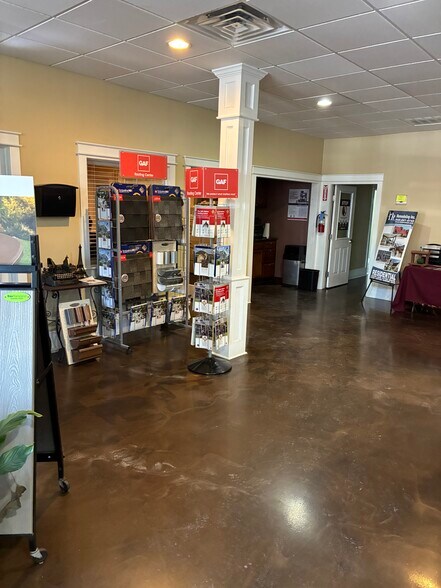 More Photos Of 42 Windsor Hwy, New Windsor Township Storefront Retail Office For Lease