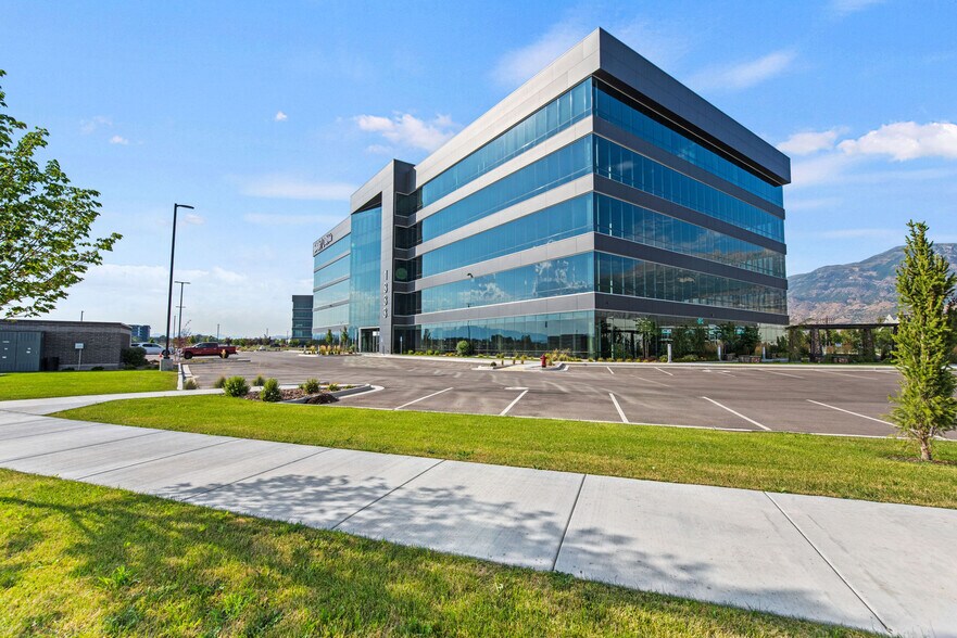 More Photos Of 1333 S Valley Grove Way, Pleasant Grove Office For Lease