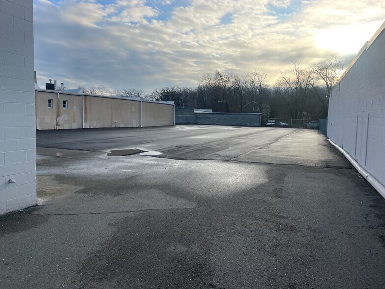 More Photos Of 1690 5th St, Trenton Warehouse For Lease