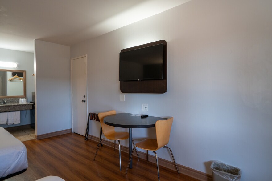 More Photos Of 840 S Indian Hill Blvd, Claremont Hotel For Sale