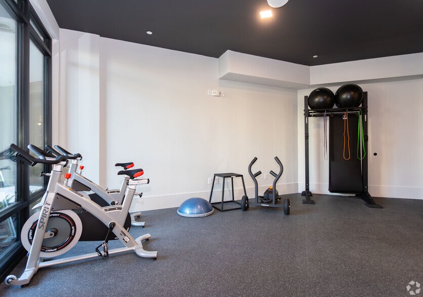 More Photos Of 930 W Mallard Creek Church Rd, Charlotte Apartments For Lease