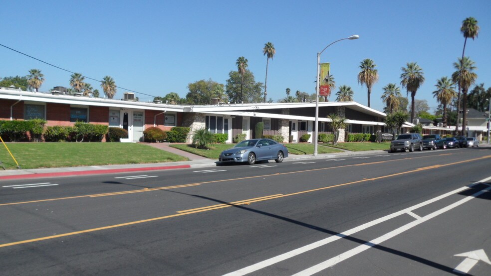 More Photos Of 3971-4093 Brockton Ave, Riverside Unknown For Lease