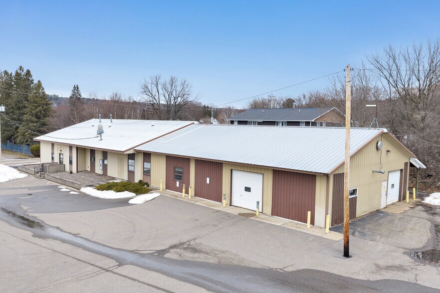 More Photos Of 911 Thomas St, Wausau Light Distribution For Lease