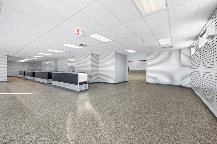 More Photos Of 5267 67 Av, Lloydminster Warehouse For Lease