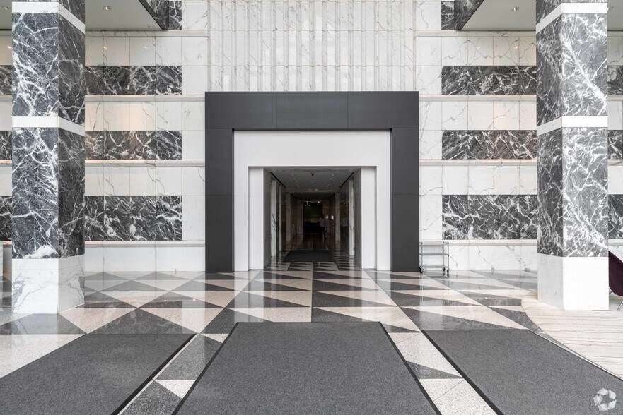 More Photos Of 1 Tower Ln, Oakbrook Terrace Office For Lease