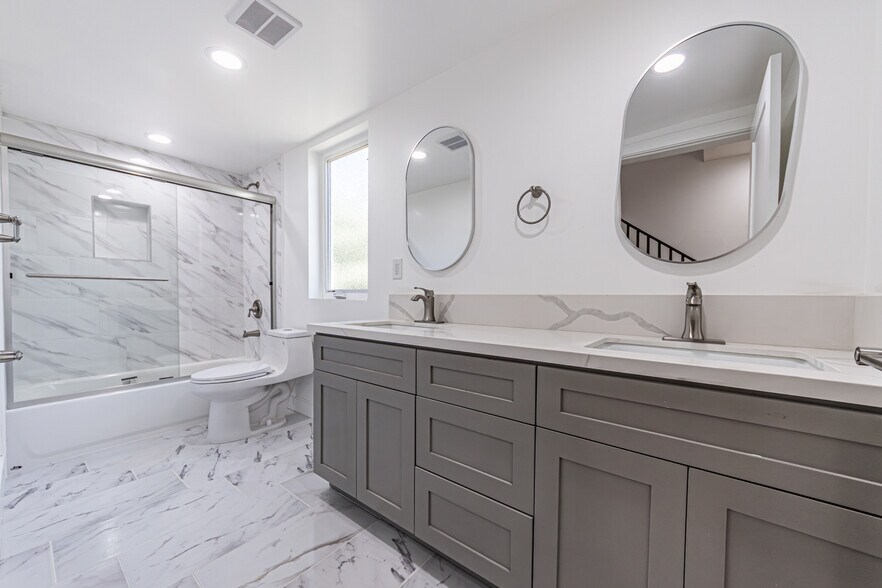 More Photos Of 5436 Romaine St, Los Angeles Apartments For Sale