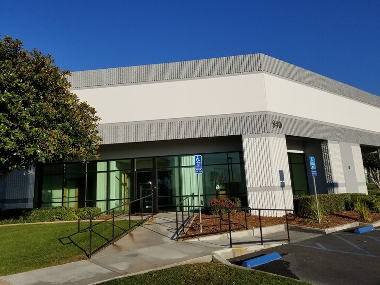 More Photos Of 840 S Rochester Ave, Ontario Showroom For Lease