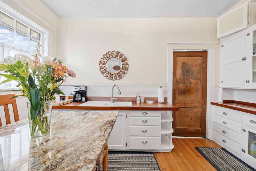 More Photos Of 720 E Lincolnway, Cheyenne Office Residential For Sale