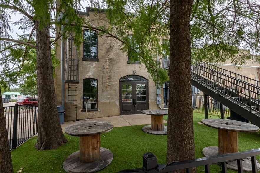 More Photos Of 117 East St, Hutto Loft Creative Space For Sale