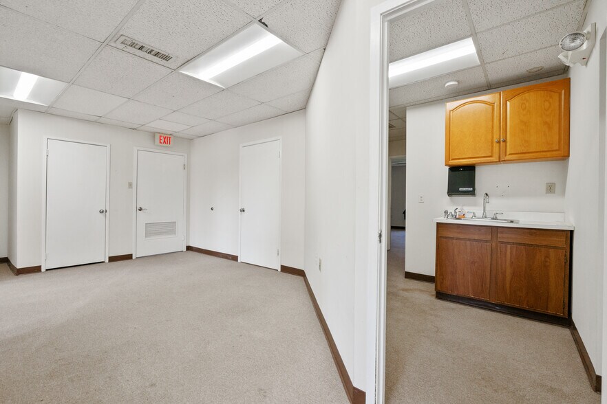 More Photos Of 9522 State Route 29, Fairfax Office For Sale