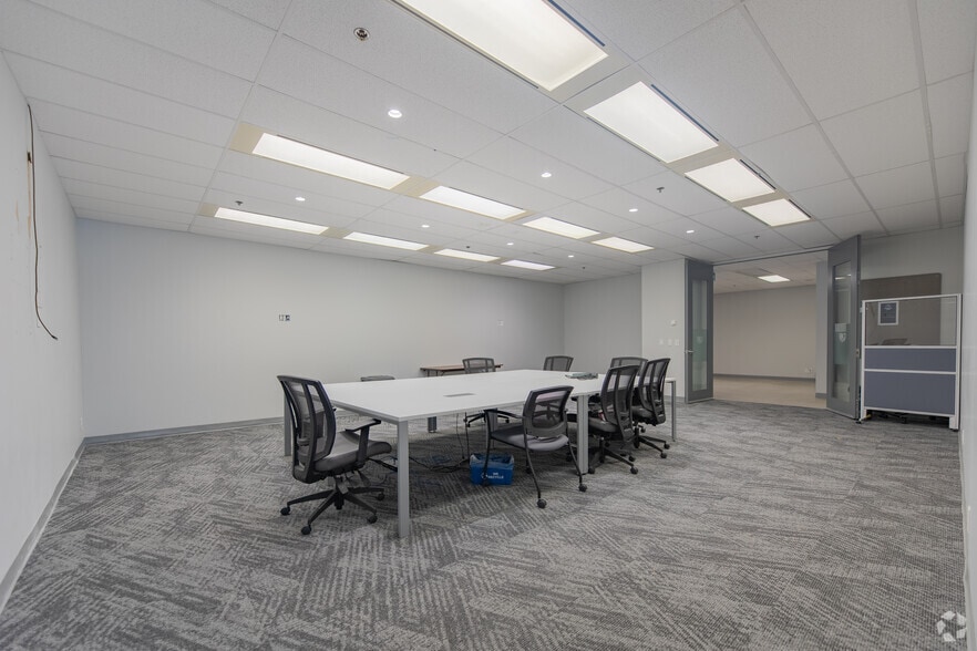 More Photos Of 55 Commerce Valley Dr W, Markham Unknown For Lease