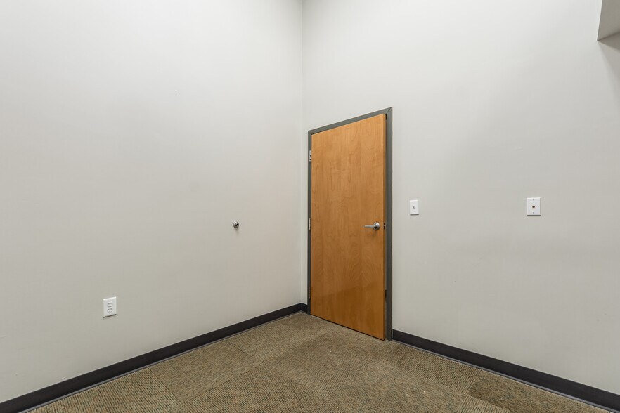 More Photos Of 1251 W Broad St, Columbus Storefront Retail Office For Sale