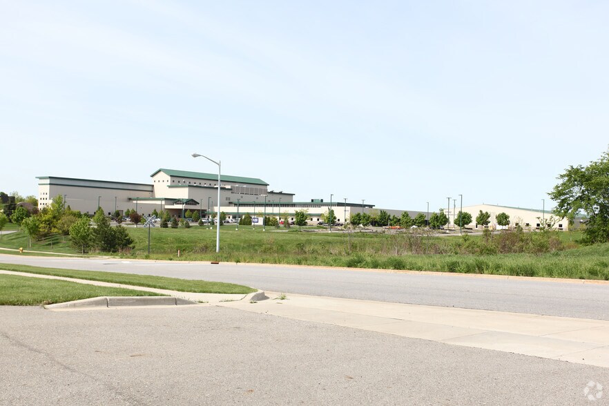 More Photos Of 3100-3102 Walker Ridge Dr NW, Grand Rapids Light Manufacturing For Lease