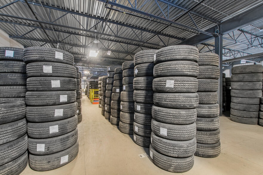 More Photos Of 14410 Rue Rolland-Desjardins, Mirabel Warehouse For Sale