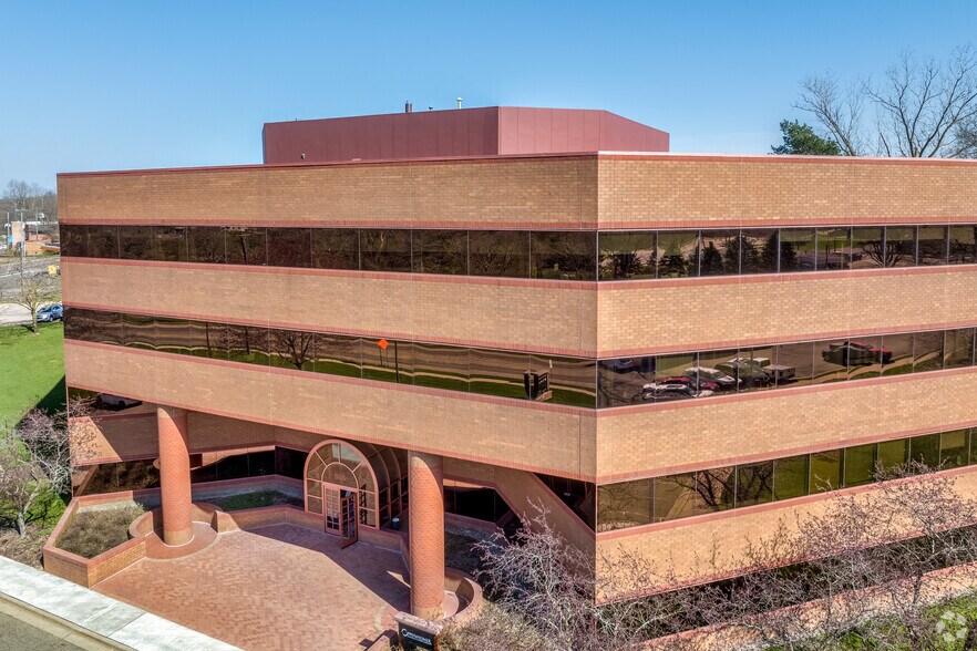 More Photos Of 555 W Crosstown Pky, Kalamazoo Office For Lease