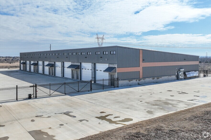 More Photos Of 16500 Broadway, Glenpool Parking Garage For Lease