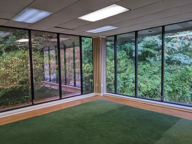 More Photos Of 3120 Medlock Bridge Rd, Peachtree Corners Light Distribution For Lease
