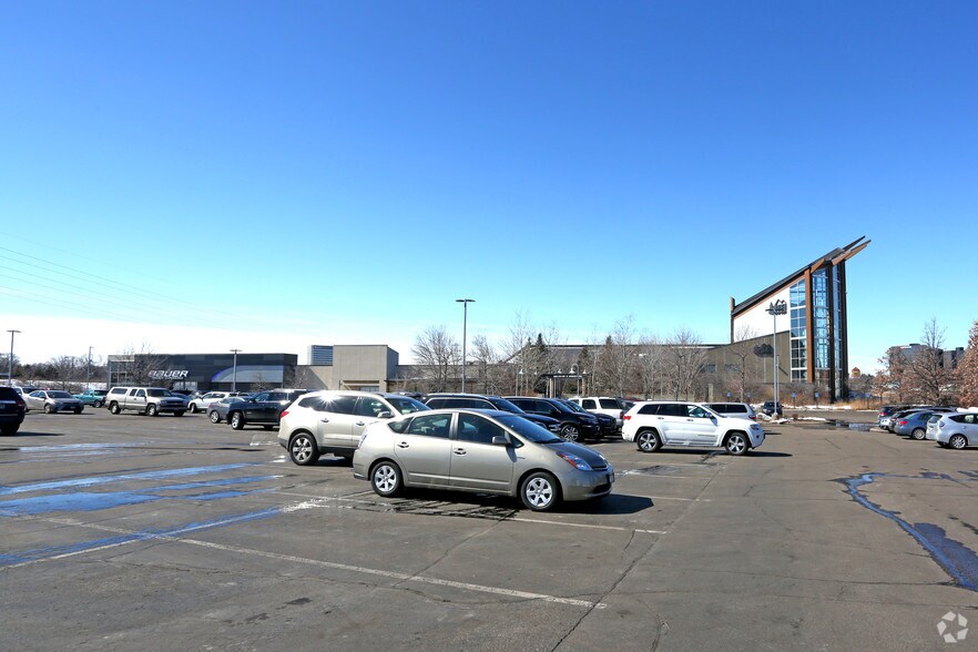 More Photos Of 758 American Blvd W, Bloomington Freestanding For Lease