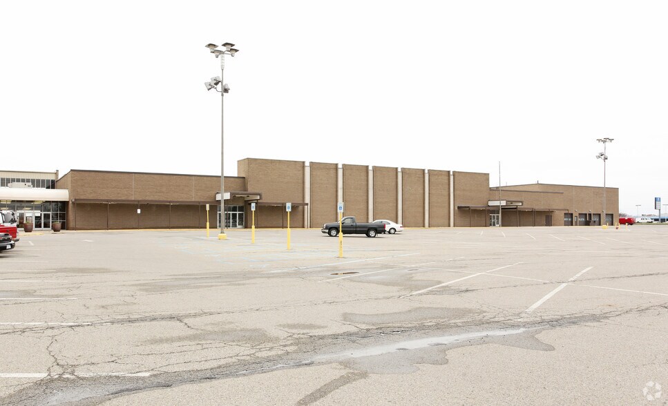 More Photos Of 1357 S Main, Adrian Unknown For Lease