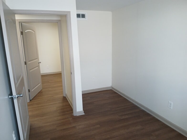 More Photos Of 1718 Creighton Ave SE, Decatur Flex For Sale