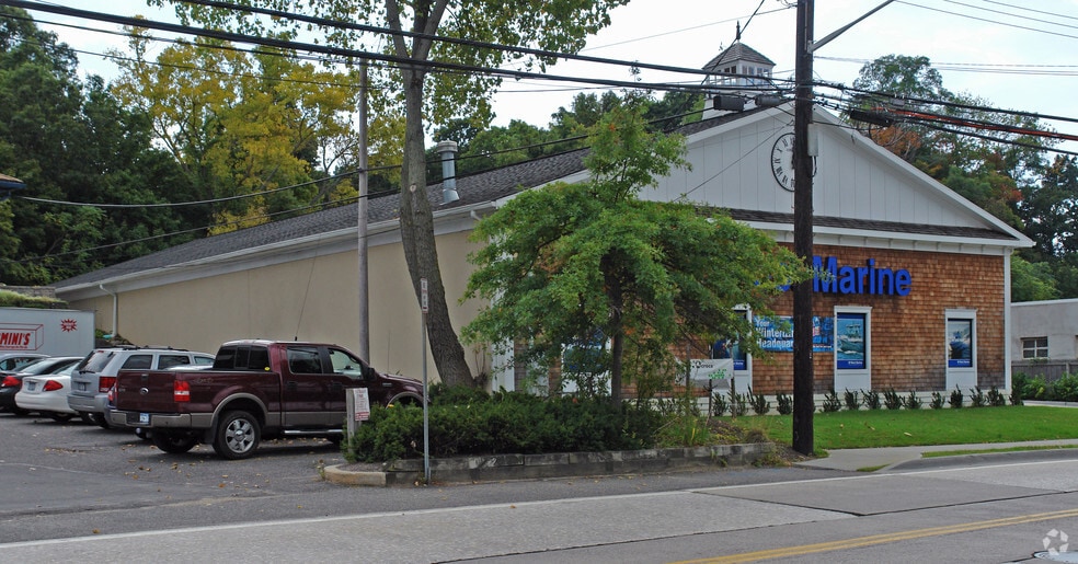 More Photos Of 56 N New York Ave, Huntington Freestanding For Sale