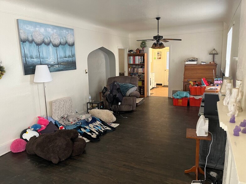 More Photos Of 2560 S Broadway, Denver Freestanding For Sale