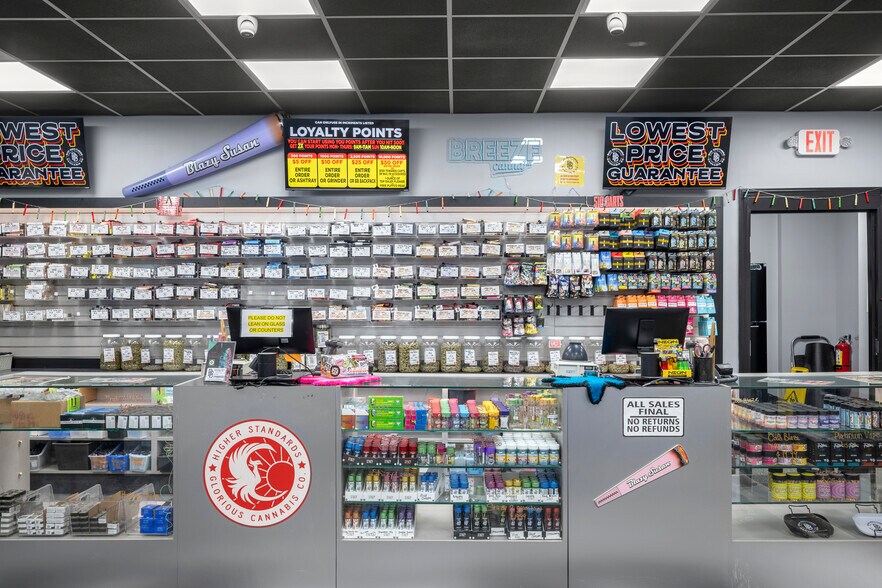 More Photos Of 411 Lafayette Ave, Bay City Fast Food For Sale